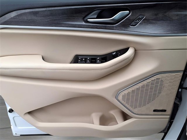 Used 2021 Jeep Grand Cherokee L Limited image 18