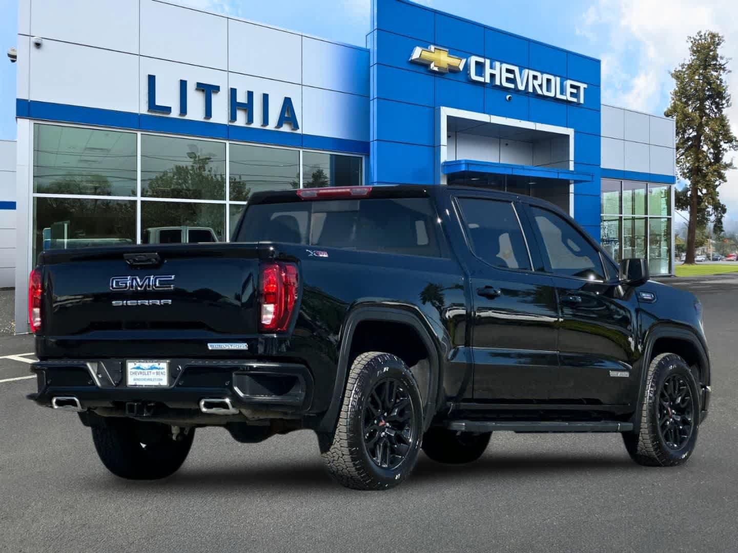 Used 2024 GMC Sierra 1500 Elevation w/ Elevation Premium Package AWD/4WD image 2