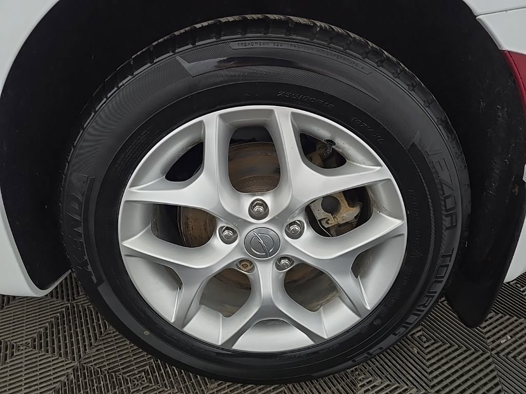Used 2020 Chrysler Pacifica Touring w/ Tire & Wheel Group image 16