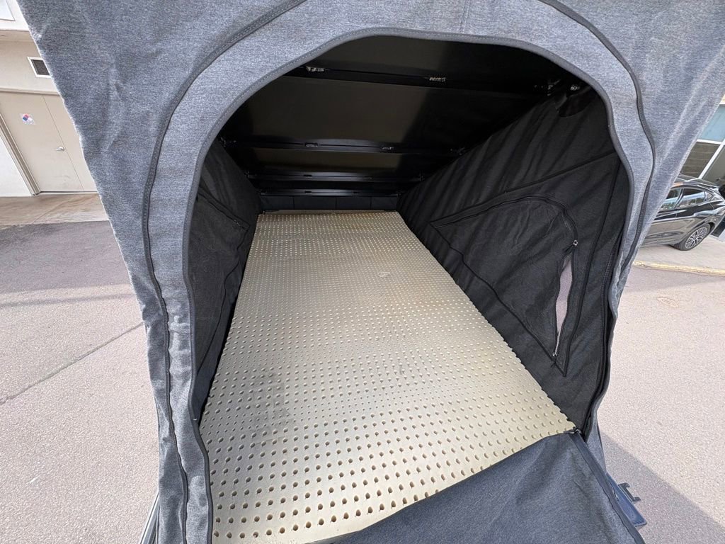 Used 2016 Toyota Land Cruiser image 41