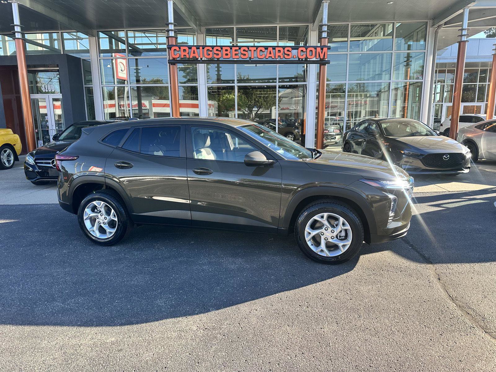 Used 2024 Chevrolet Trax LS w/ LS Convenience Package FWD image 1