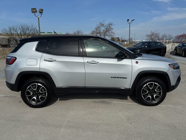 Used 2025 Jeep Compass Trailhawk AWD/4WD image 7