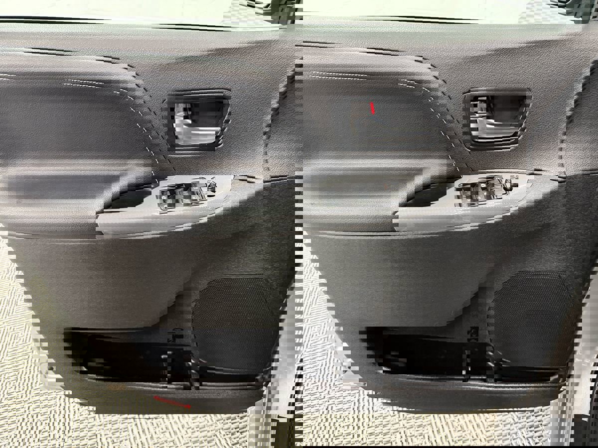 Used 2020 Toyota Sienna SE image 9