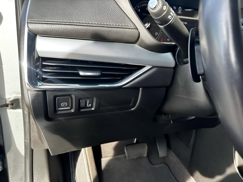 Used 2023 Cadillac XT4 Premium Luxury FWD image 11