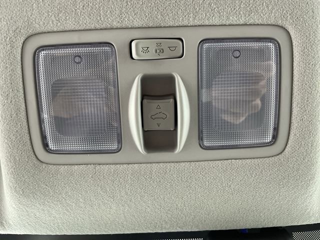 Used 2025 Hyundai Venue SEL FWD image 24