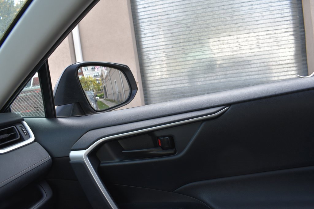 Used 2025 Toyota RAV4 LE image 20