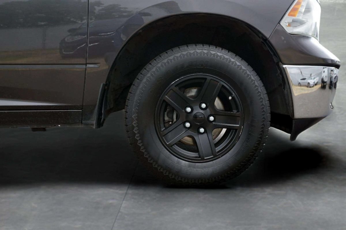 Used 2017 RAM 1500 Classic SLT AWD/4WD image 9