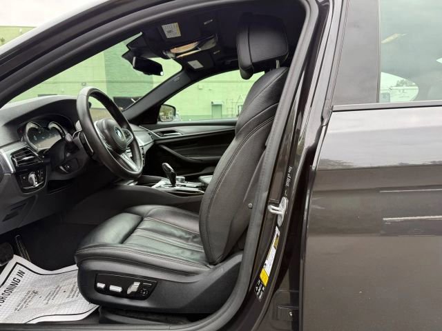 Used 2018 BMW 540i xDrive w/ M Sport Package image 13