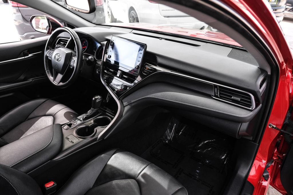 Used 2022 Toyota Camry XSE FWD image 9