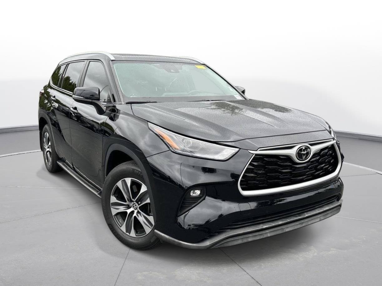 Used 2024 Toyota Highlander XLE AWD/4WD image 4