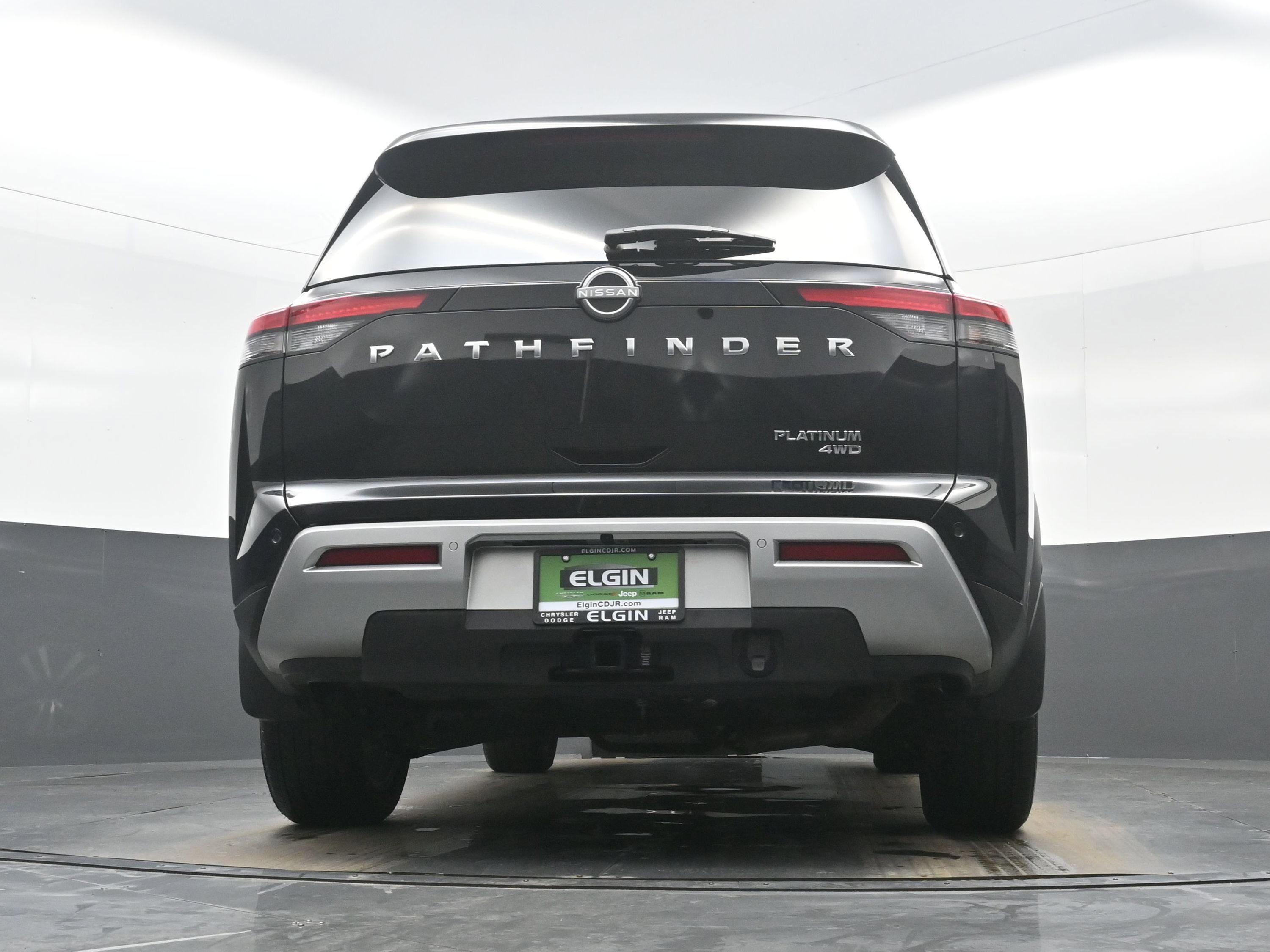 Used 2025 Nissan Pathfinder Platinum w/ Cargo Package image 32