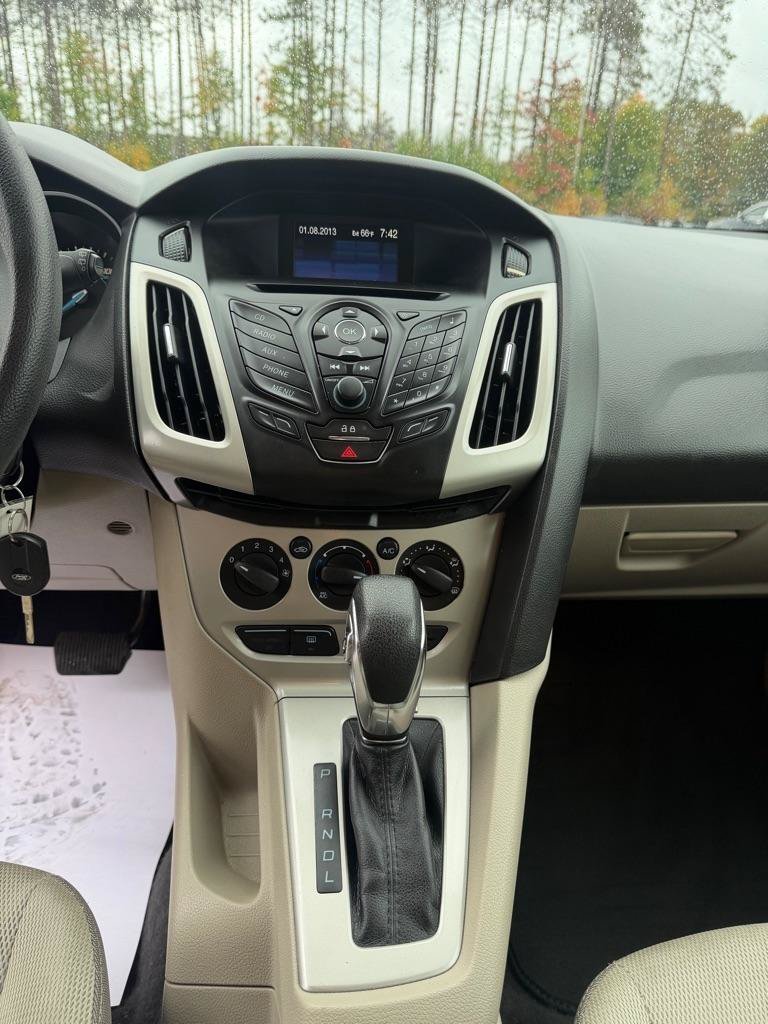 Used 2013 Ford Focus SE FWD image 12