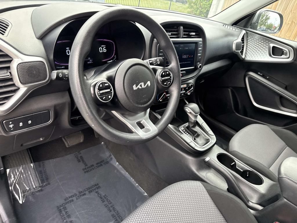 Used 2023 Kia Soul LX w/ Option Group 015 FWD image 22