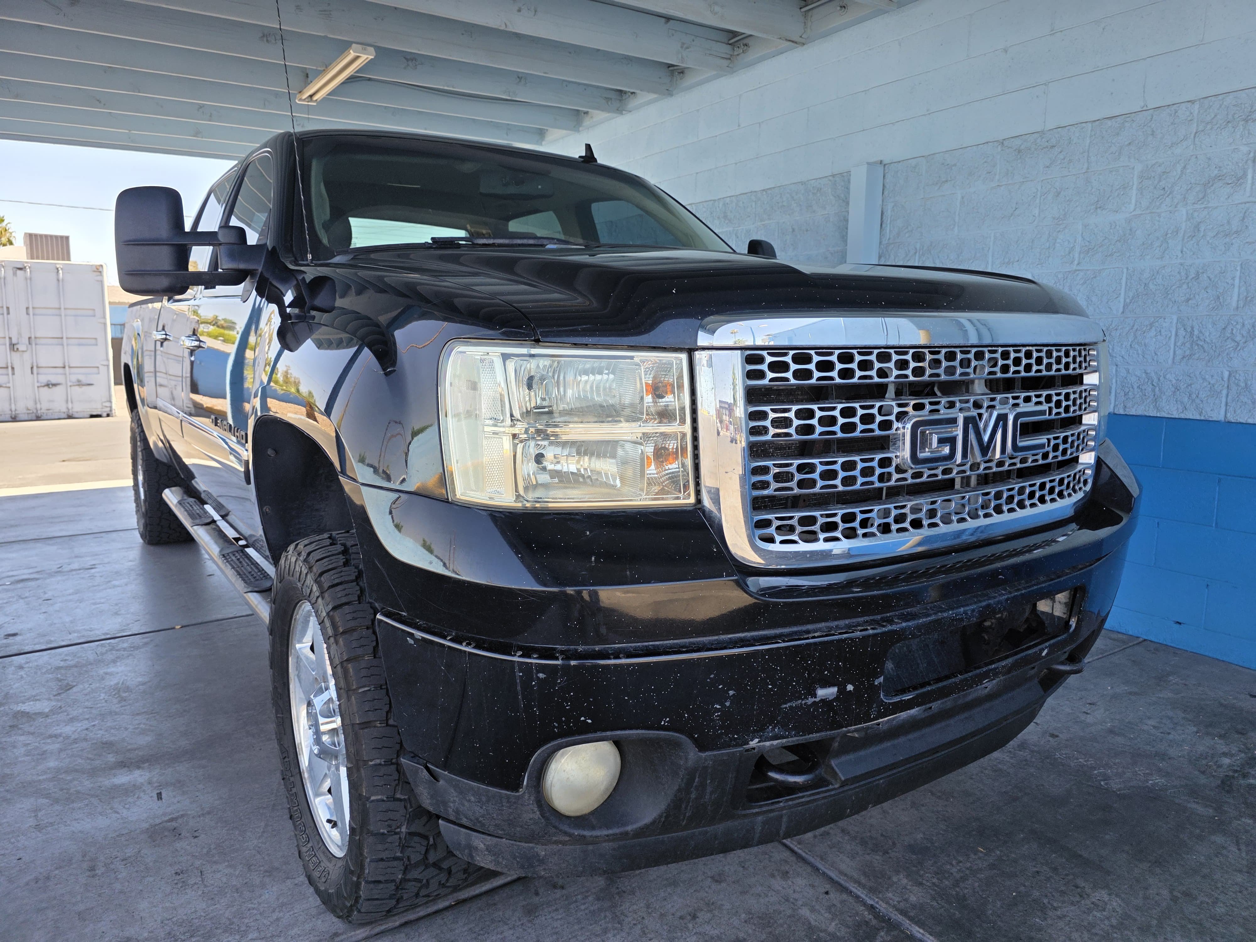 Used 2011 GMC Sierra 2500 Denali w/ Suspension Package, Off-Road AWD/4WD image 1