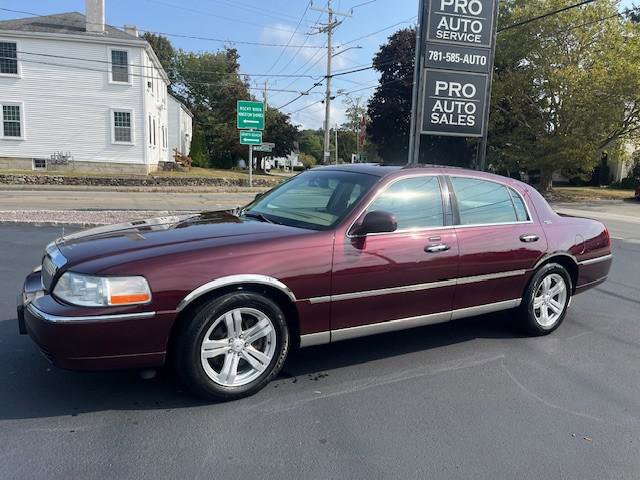 Used 2006 Lincoln Town Car Signature Limited