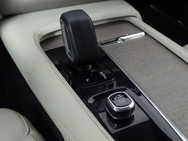 Used 2023 Volvo XC90 B6 Plus image 40