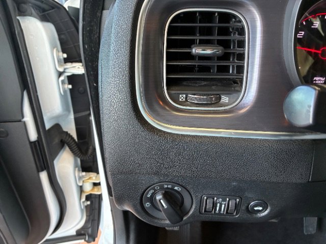 Used 2018 Dodge Charger SXT image 15