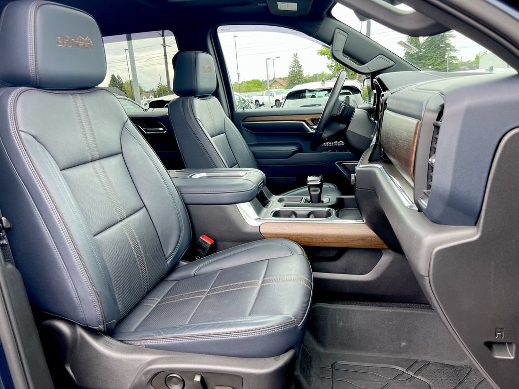 Used 2022 Chevrolet Silverado 1500 High Country w/ High Country Premium Package AWD/4WD image 21