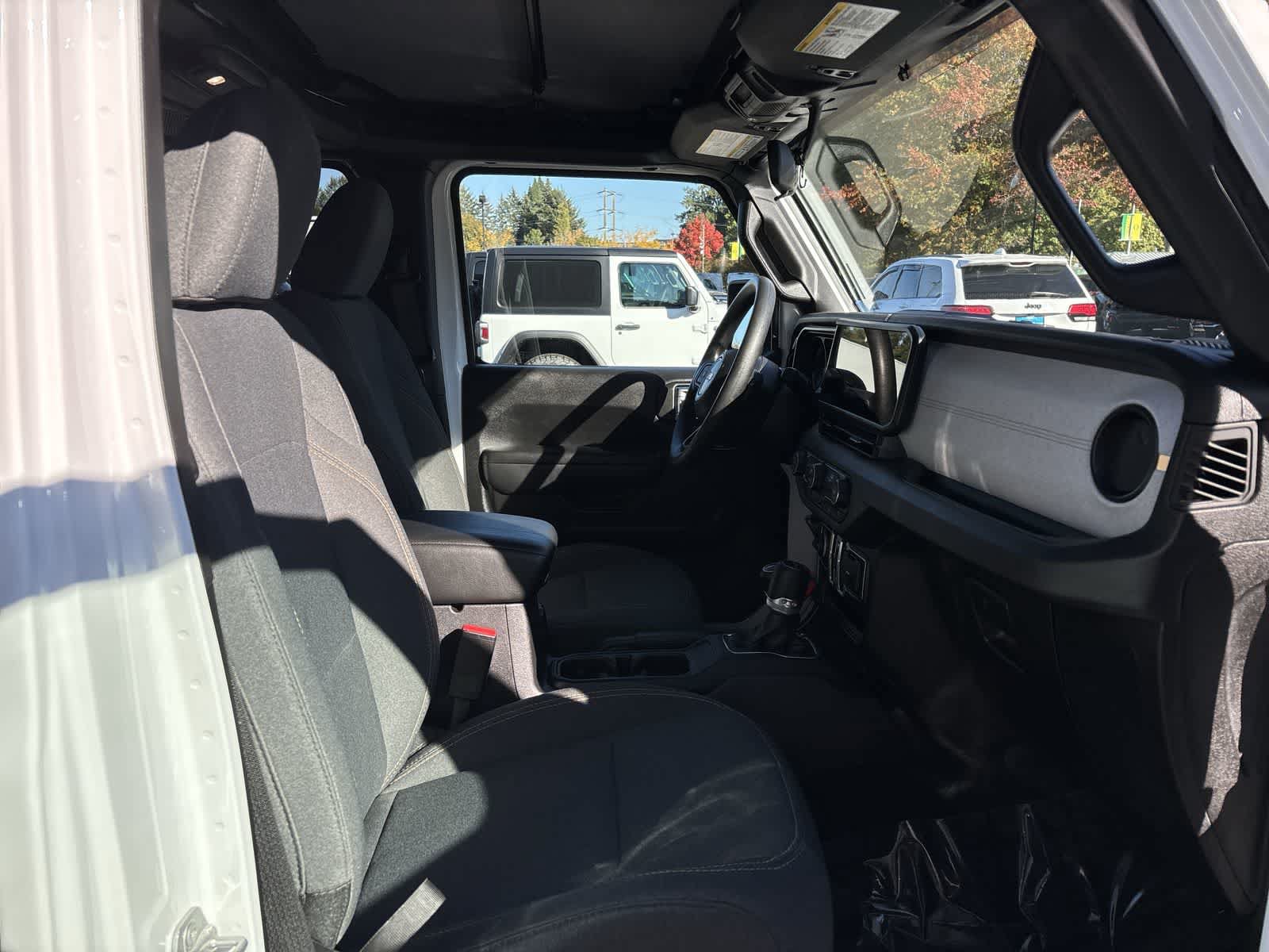 Used 2025 Jeep Gladiator Sport AWD/4WD image 6