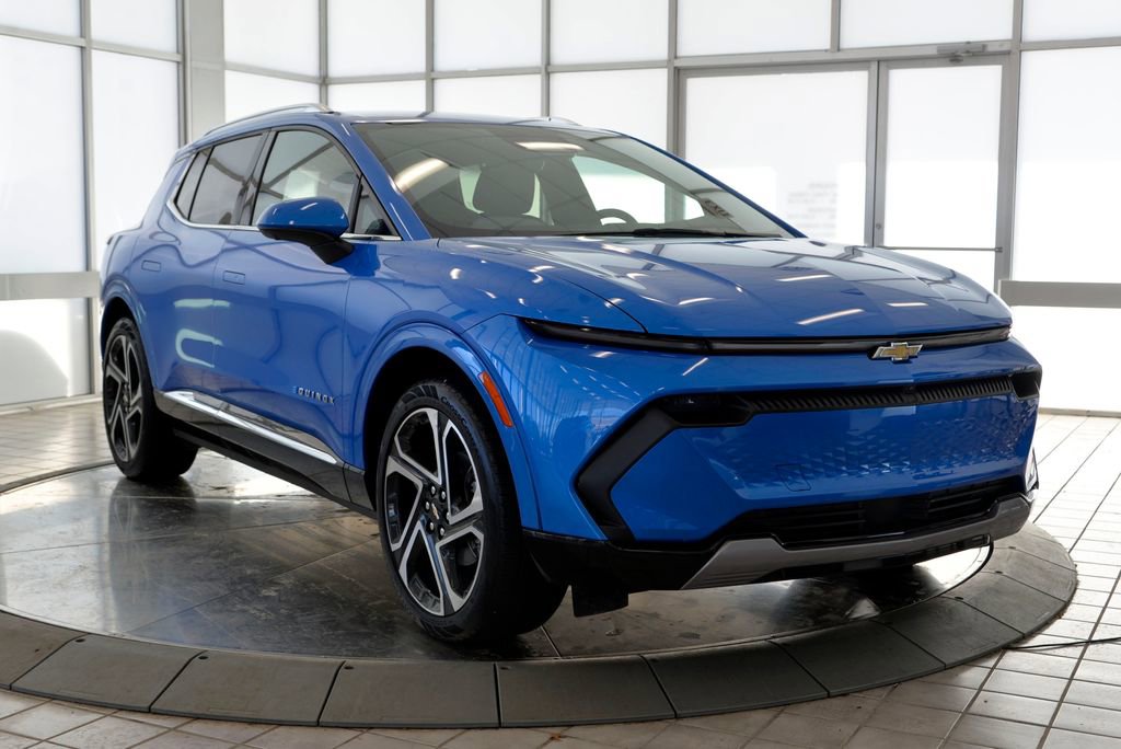 Used 2025 Chevrolet Equinox EV LT w/ Convenience Package II image 2