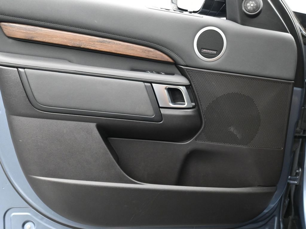 Used 2018 Land Rover Discovery HSE image 9