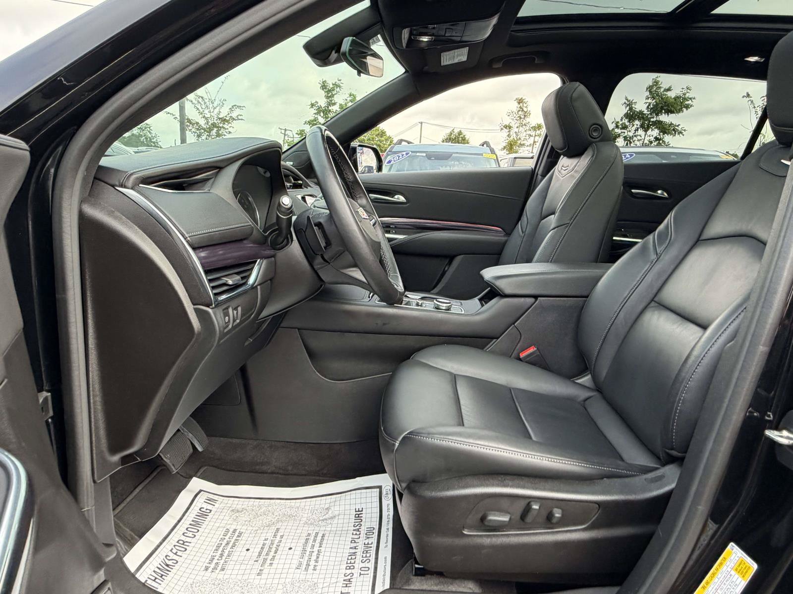 Certified 2023 Cadillac XT4 Luxury w/ Cold Weather Package AWD/4WD image 9