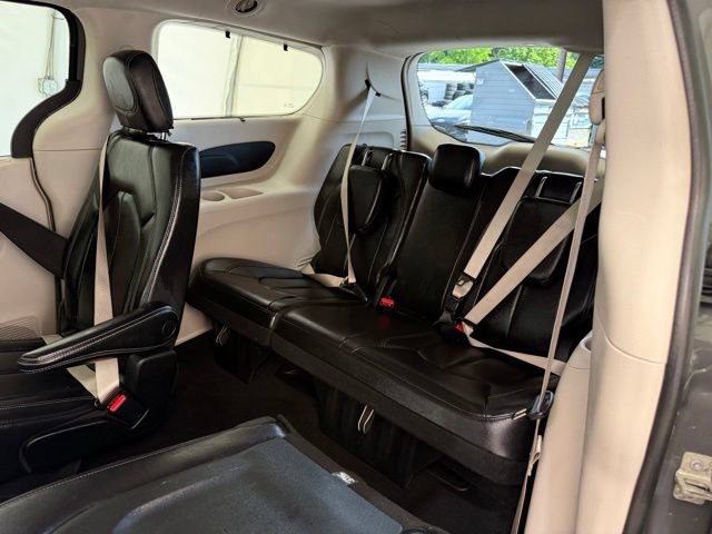 Used 2022 Chrysler Pacifica Touring-L FWD image 19