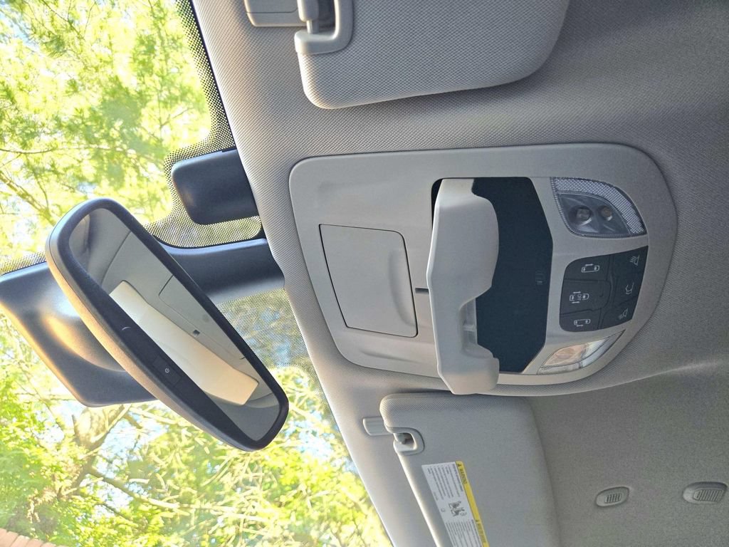 Used 2022 Chrysler Pacifica Touring-L AWD/4WD image 32