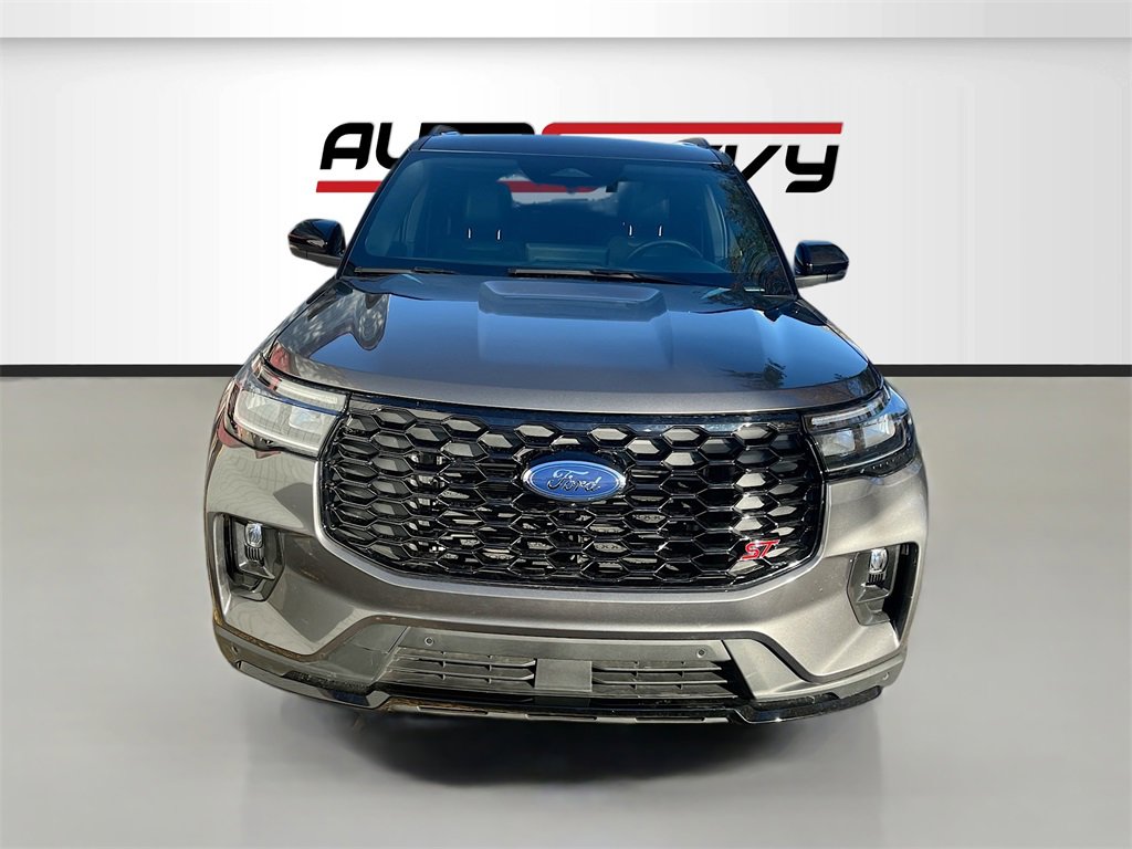 Used 2025 Ford Explorer ST image 2