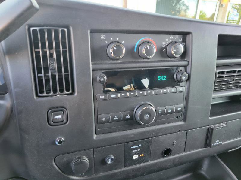 Used 2018 Chevrolet Express 3500 LS RWD image 18