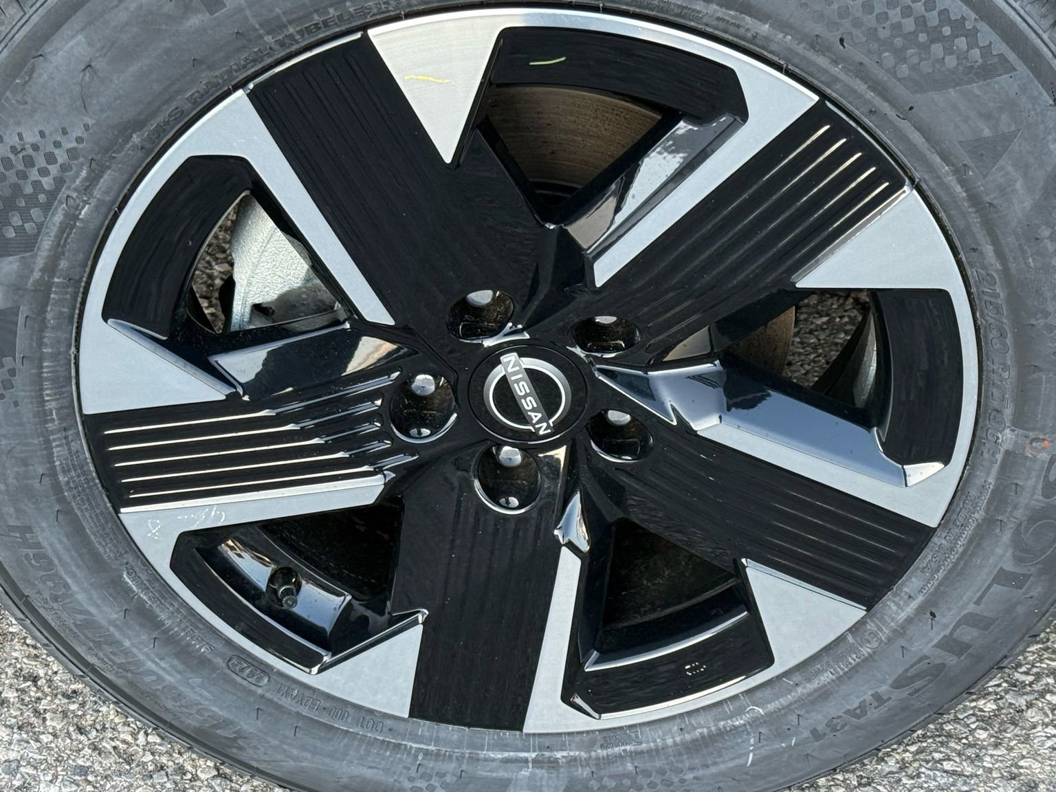 Used 2025 Nissan Kicks SV image 32