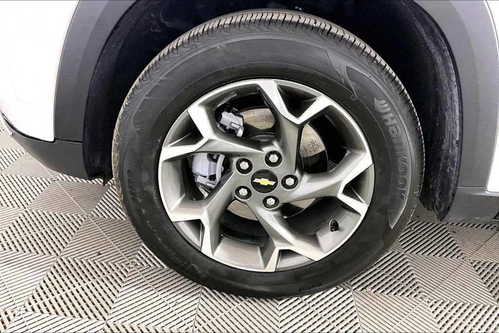 Used 2025 Chevrolet Trax LT w/ LT Convenience Package image 7