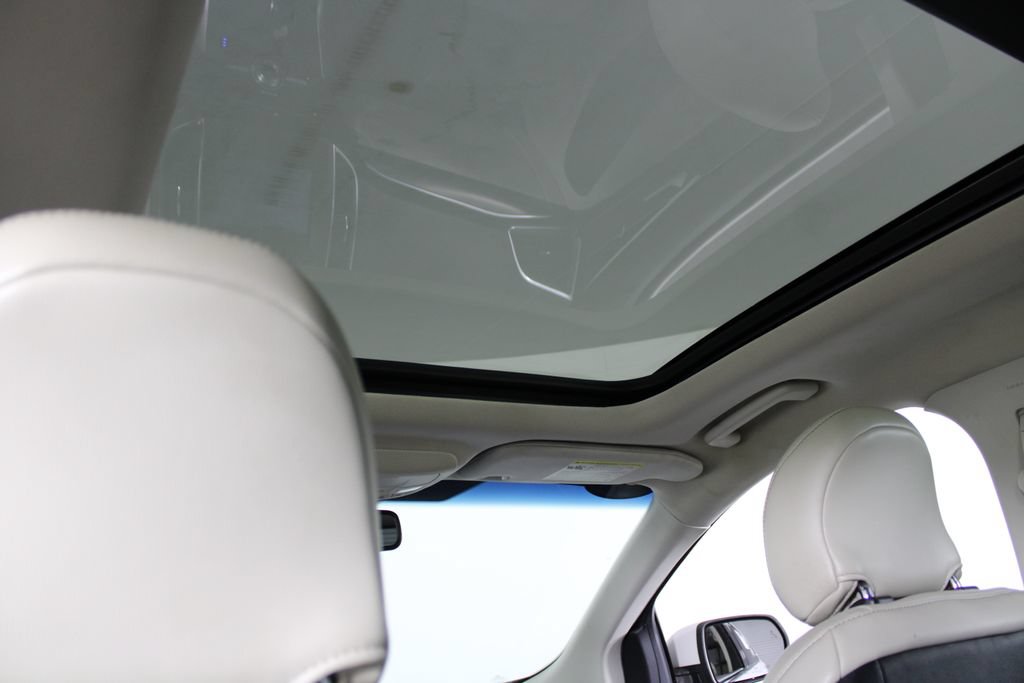 Used 2018 Ford Edge Titanium w/ Equipment Group 301A AWD/4WD image 23