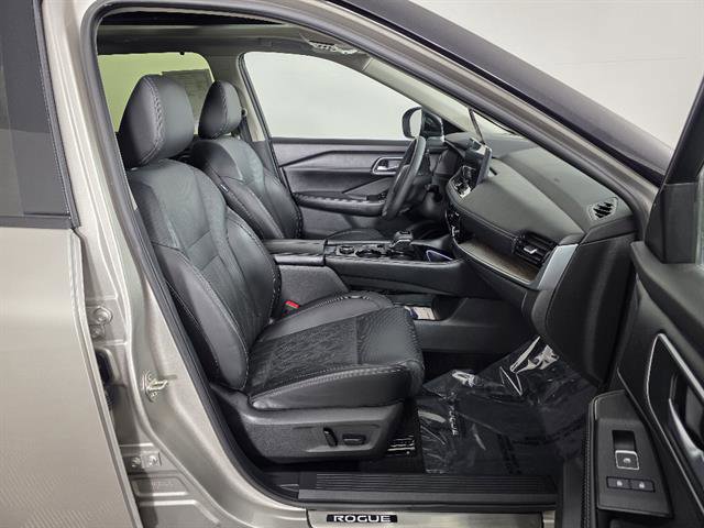 Used 2024 Nissan Rogue Platinum w/ Platinum Premium Package AWD/4WD image 13