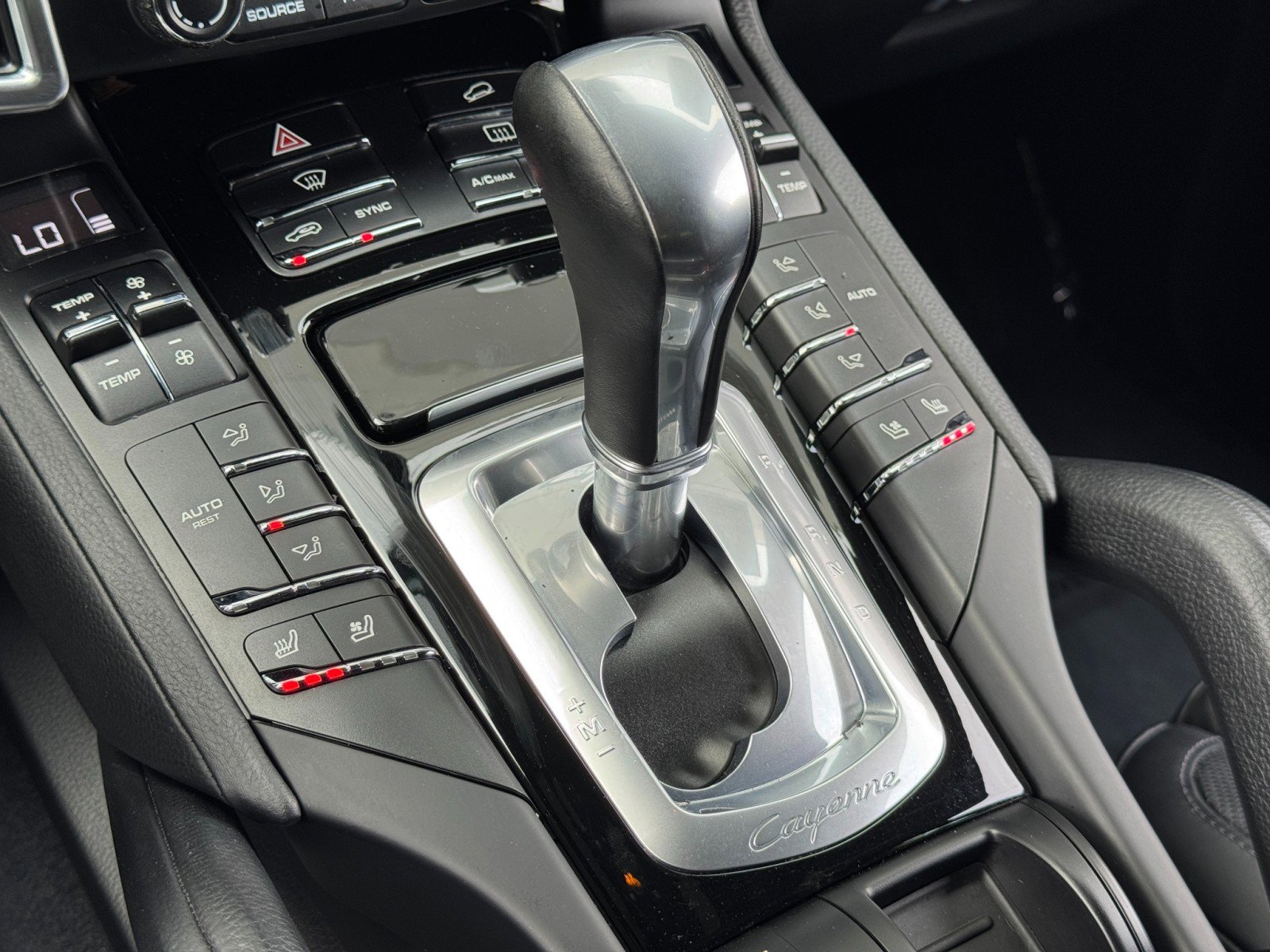 Used 2018 Porsche Cayenne Platinum Edition AWD/4WD image 27