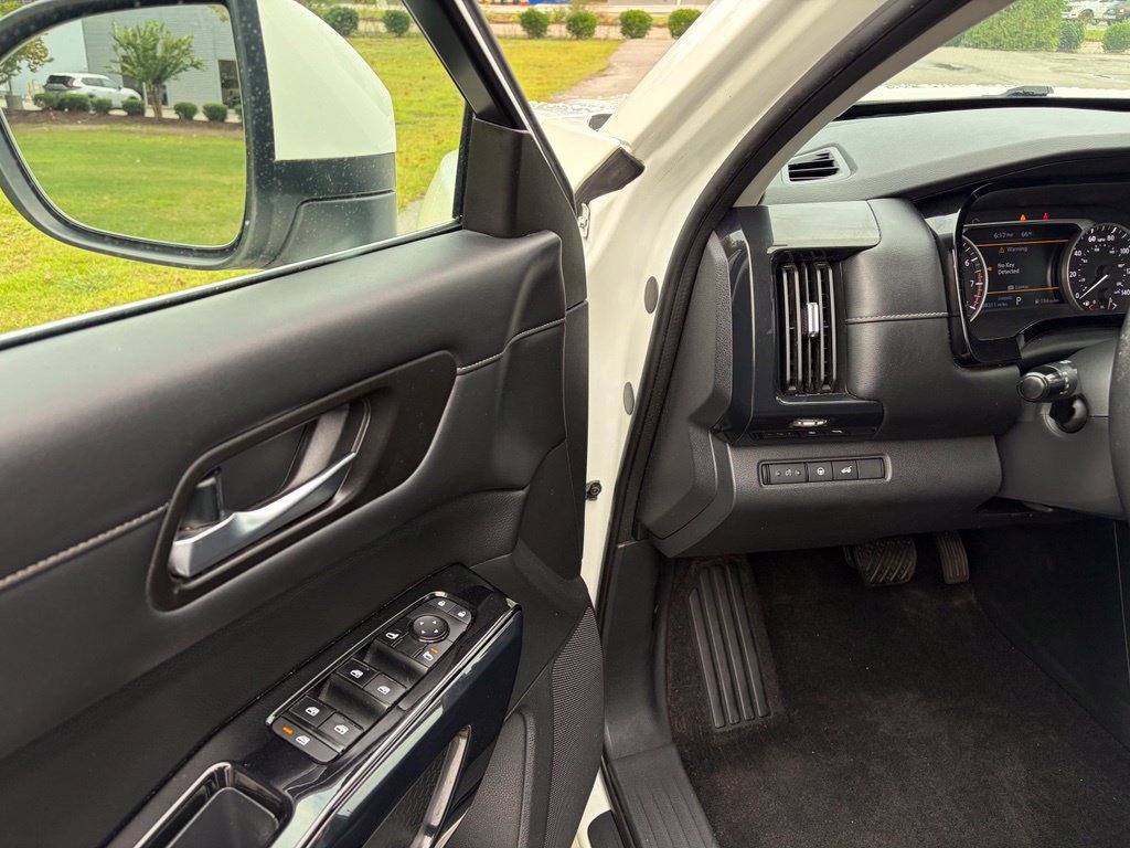 Used 2022 Nissan Pathfinder SV w/ SV Premium Package FWD image 13