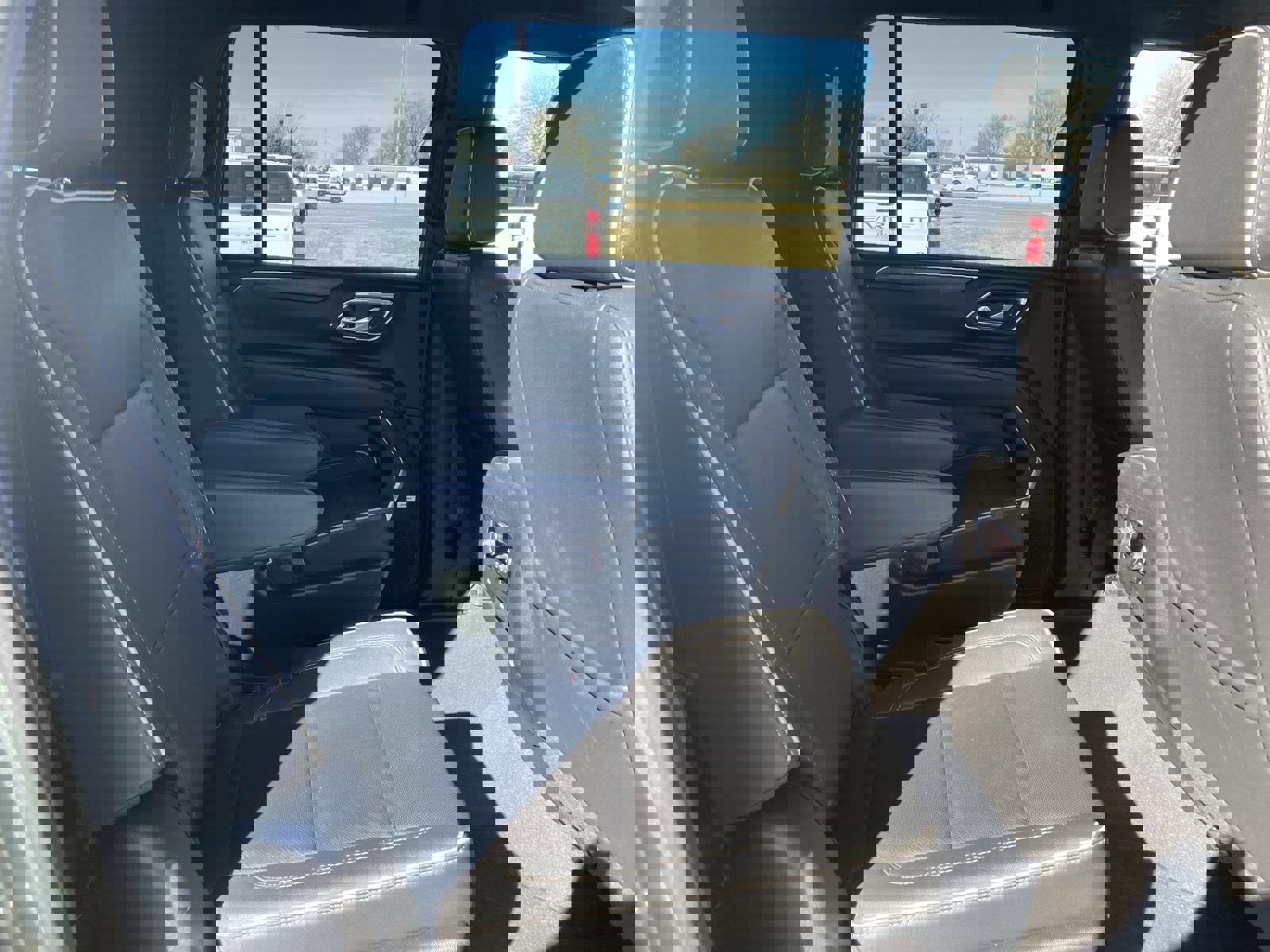 Used 2023 Chevrolet Suburban Premier image 13