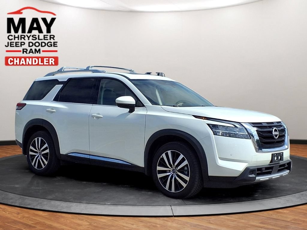 Used 2024 Nissan Pathfinder Platinum w/ Cargo Package AWD/4WD image 19