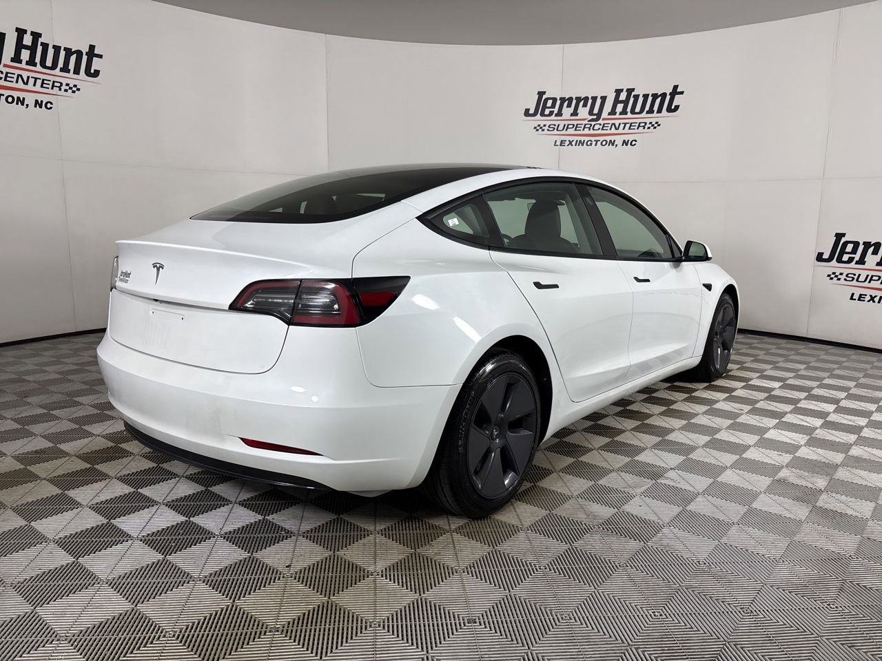 Used 2023 Tesla Model 3 Standard Range image 4