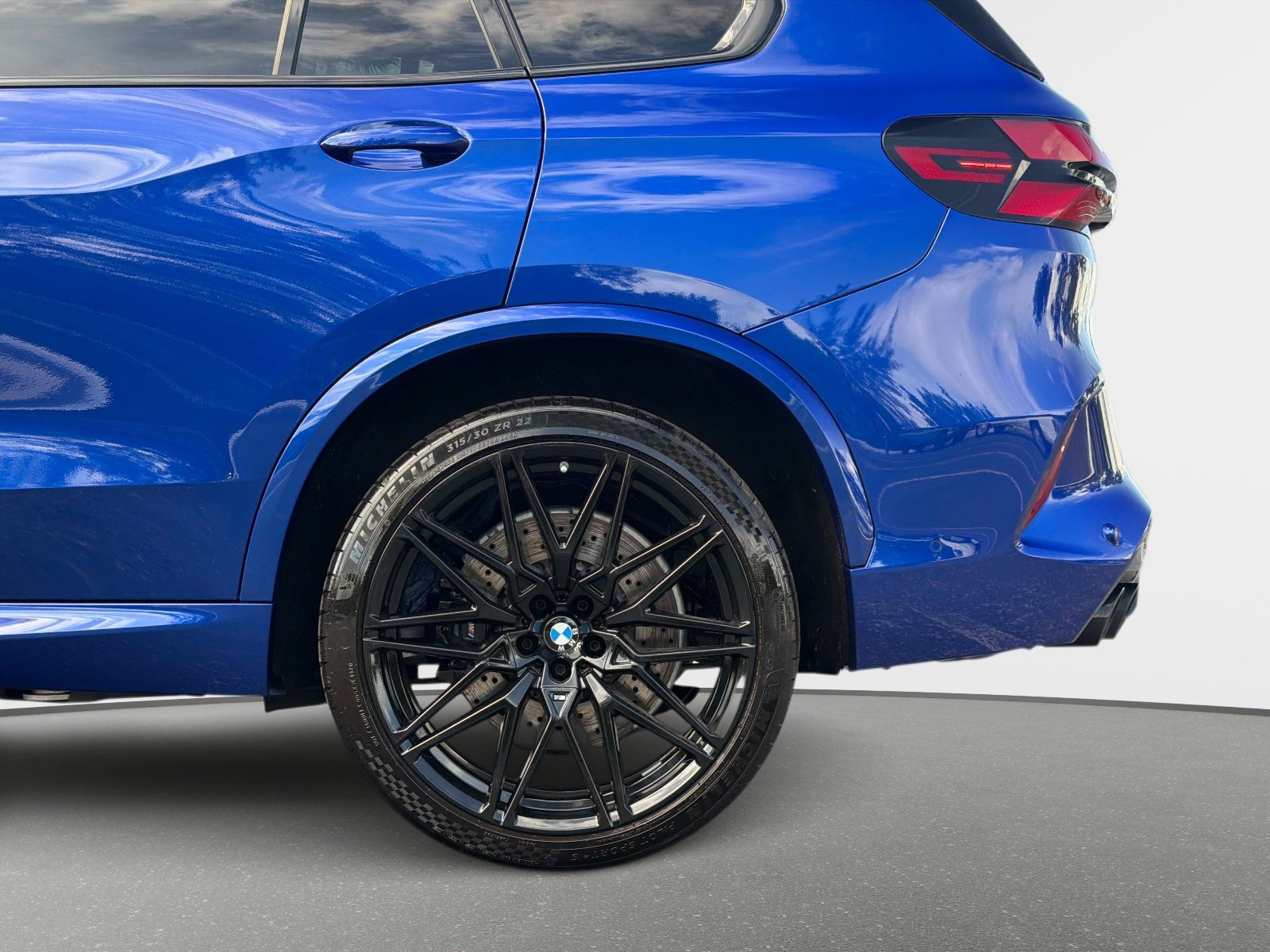 Used 2025 BMW X5 M Competition w/ Executive Package AWD/4WD image 15