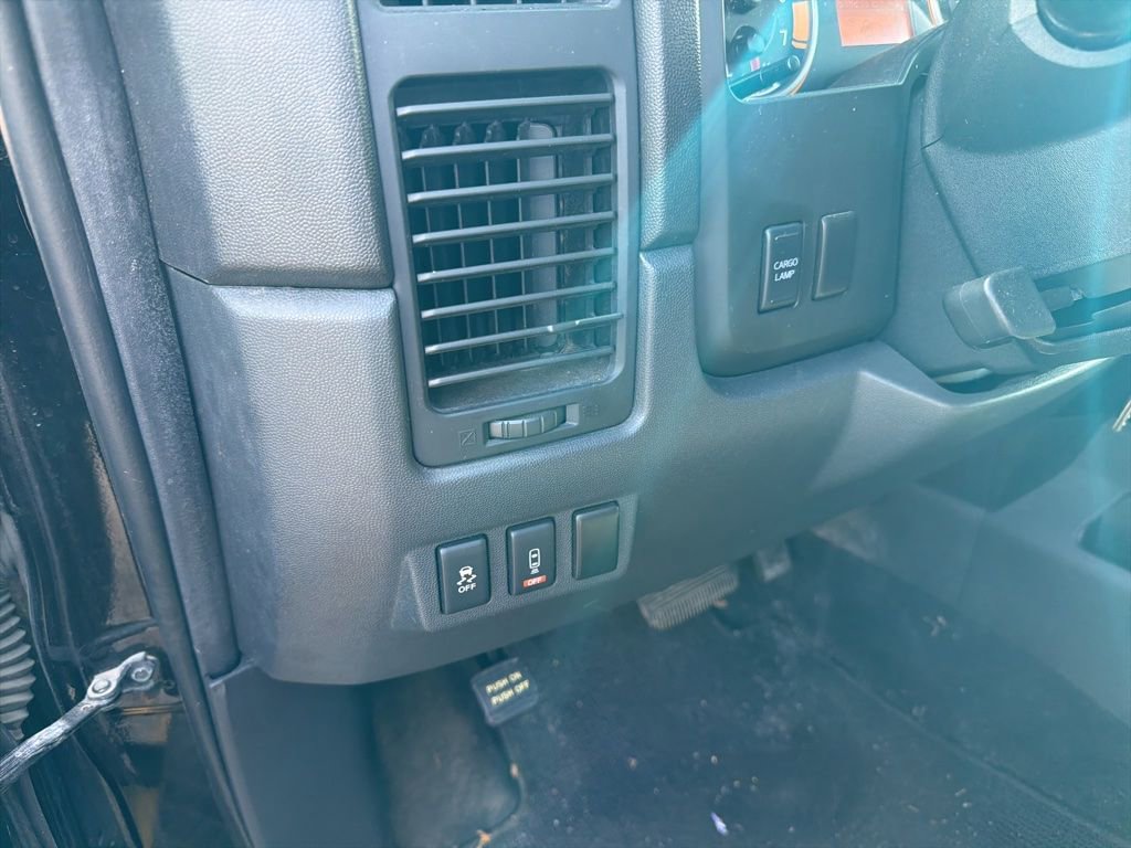 Used 2014 Nissan Titan SV w/ SV Value Truck Package AWD/4WD image 15