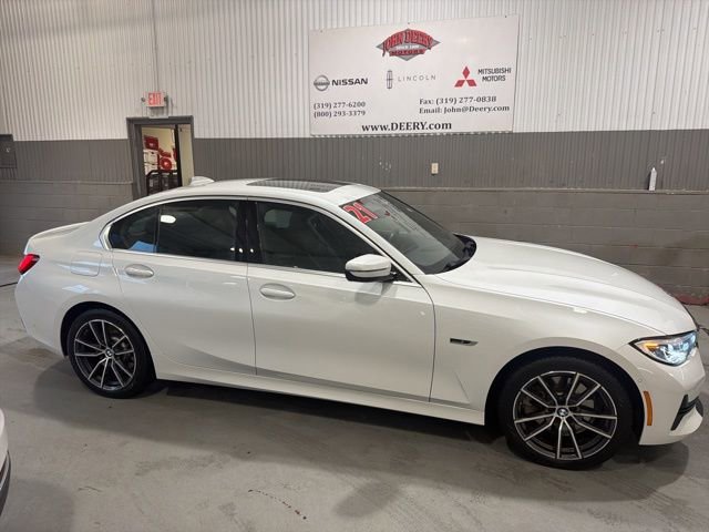 Used 2021 BMW 330e xDrive w/ Executive Package AWD/4WD image 2