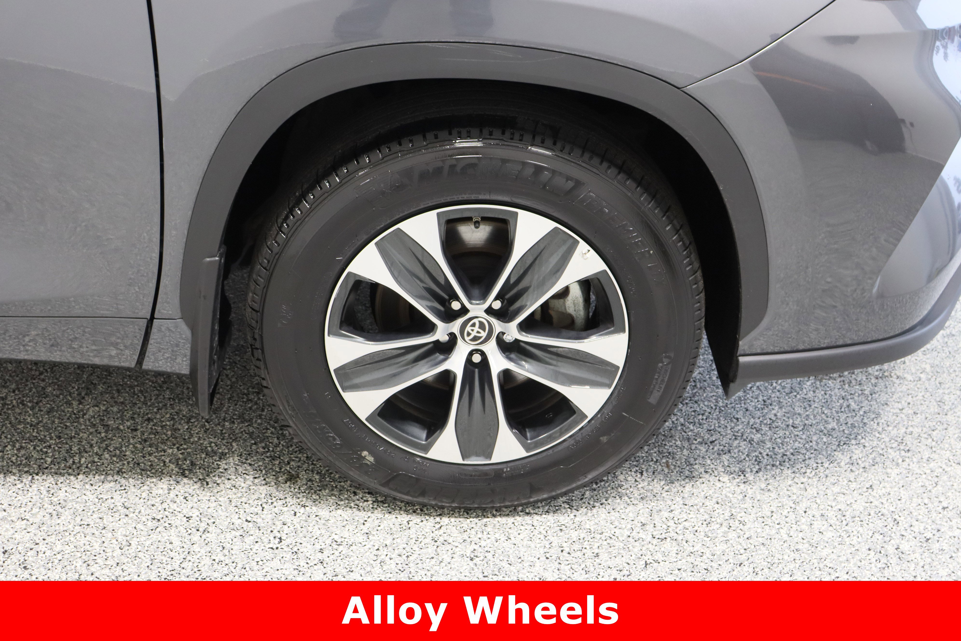 Certified 2025 Toyota Highlander XLE image 5