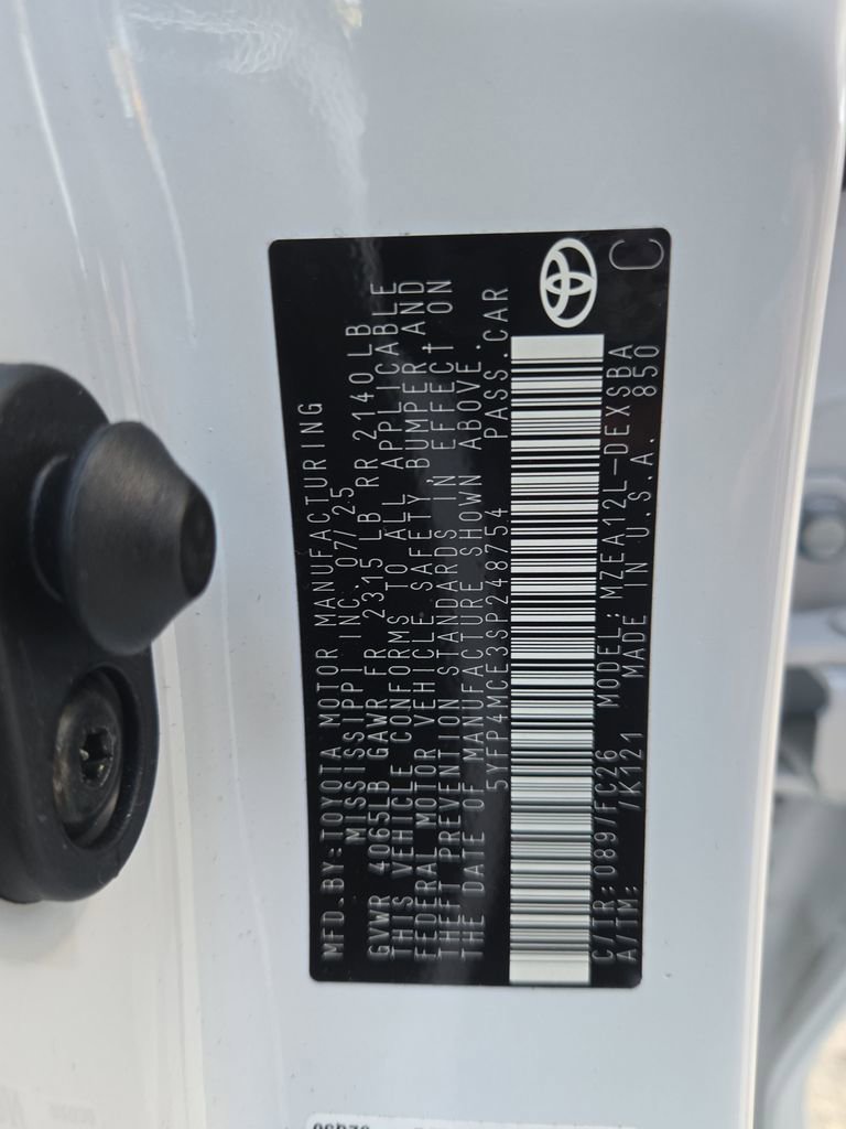 Certified 2025 Toyota Corolla SE image 38