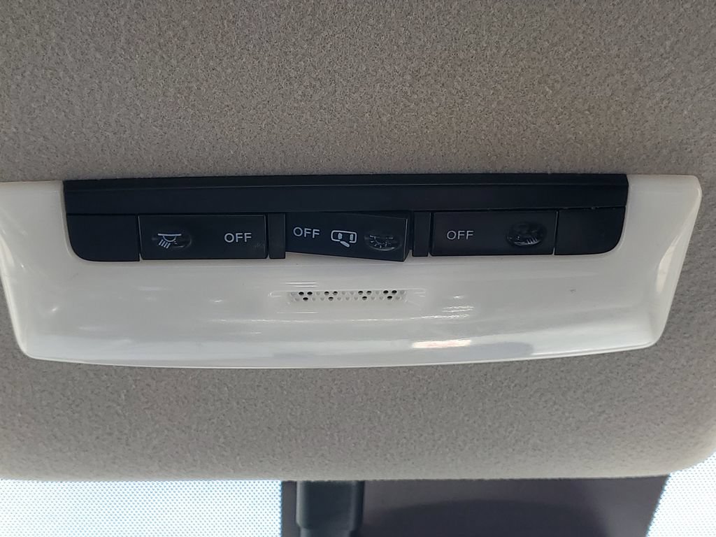 Used 2022 Nissan Versa SR w/ Convenience Package FWD image 29