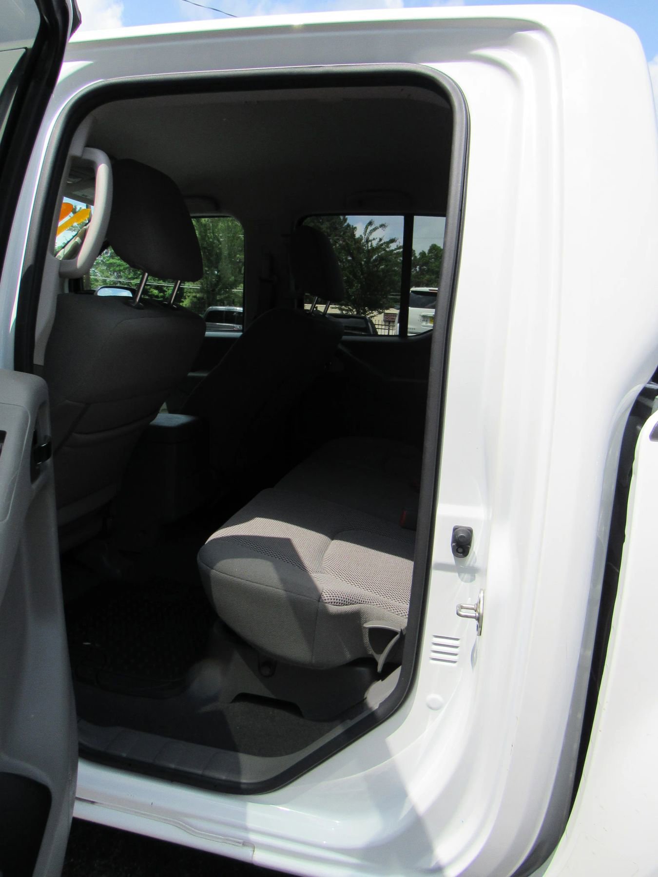 Used 2019 Nissan Frontier SV RWD image 12