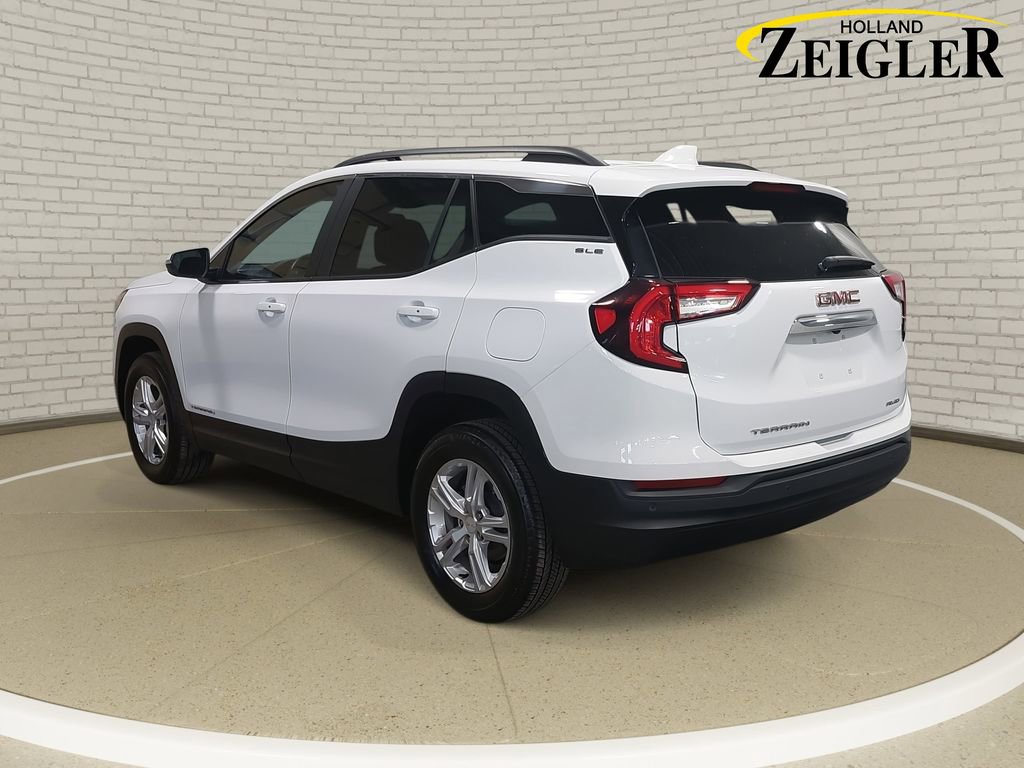 Used 2023 GMC Terrain SLE w/ Driver Convenience Package image 7