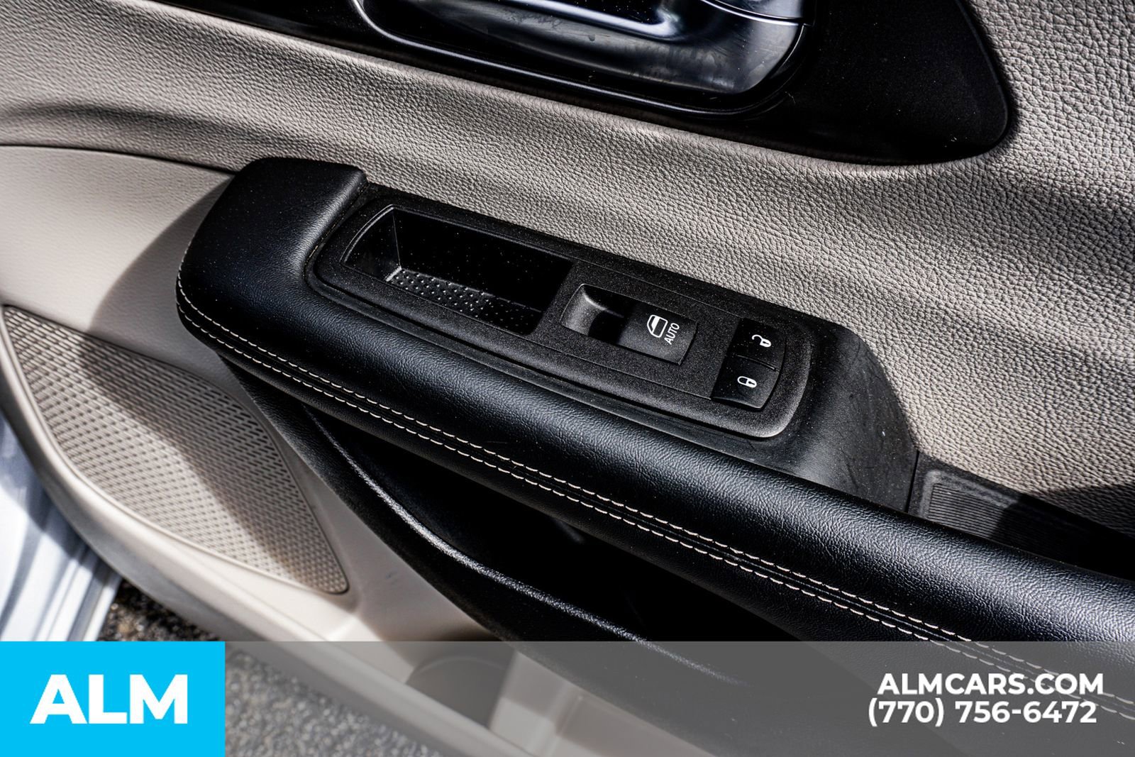 Used 2024 Chrysler Pacifica Touring-L image 49