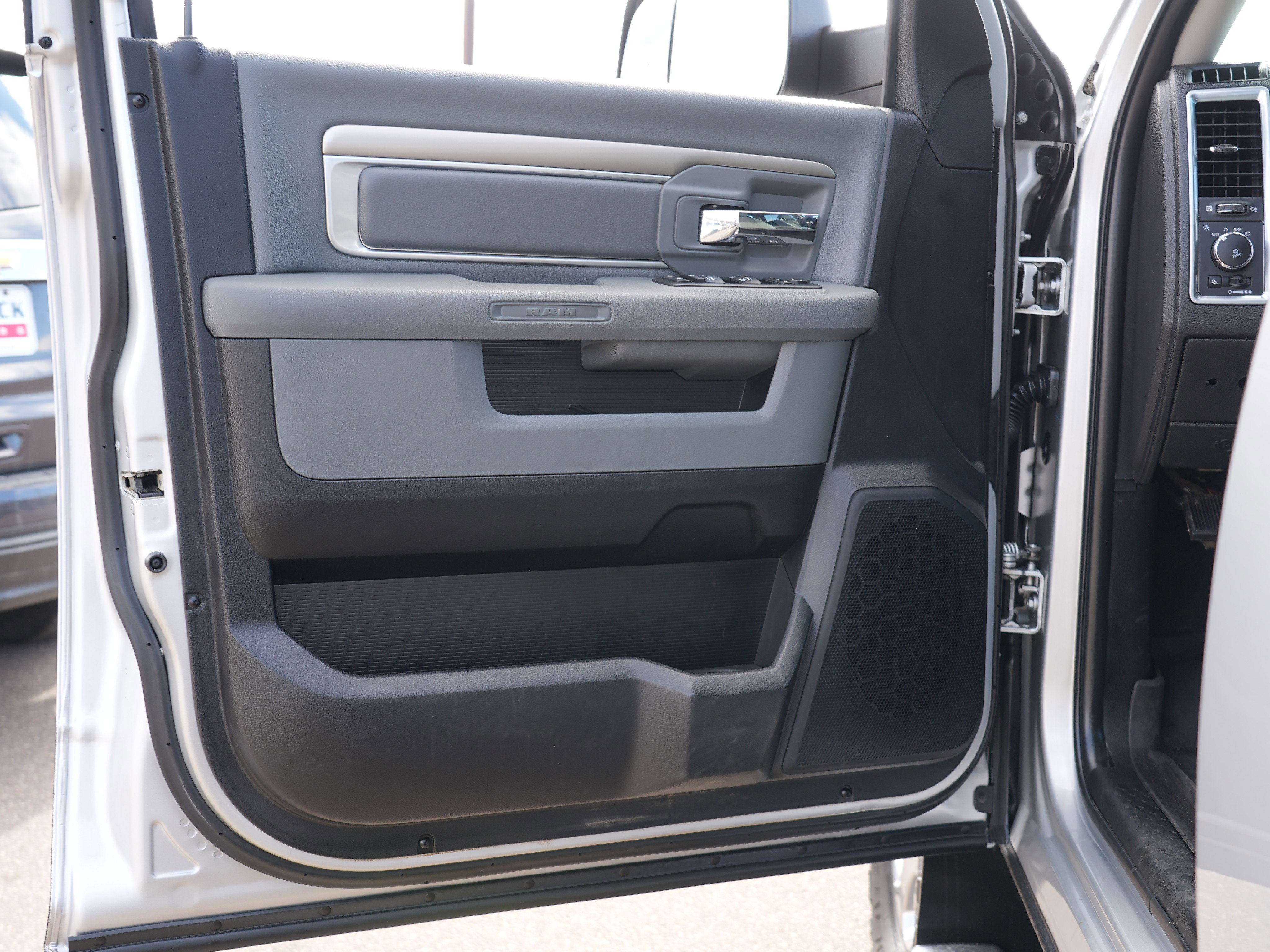 Used 2018 RAM 3500 Big Horn image 15