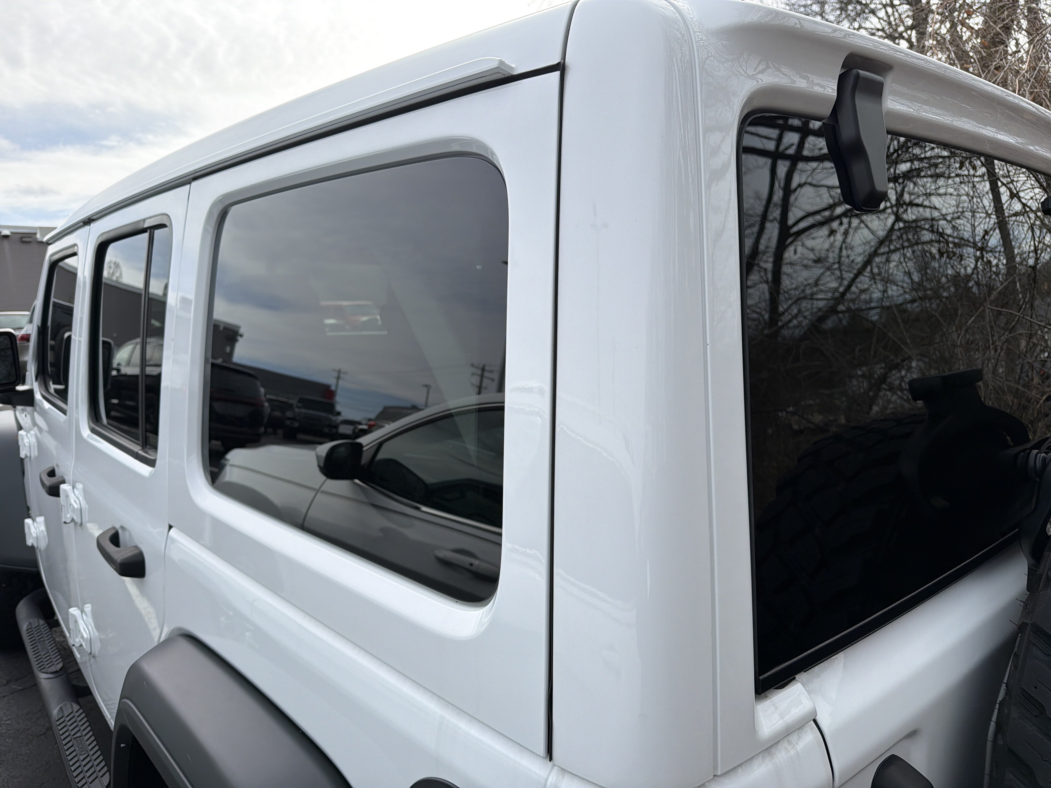 Used 2023 Jeep Wrangler Unlimited Willys AWD/4WD image 7